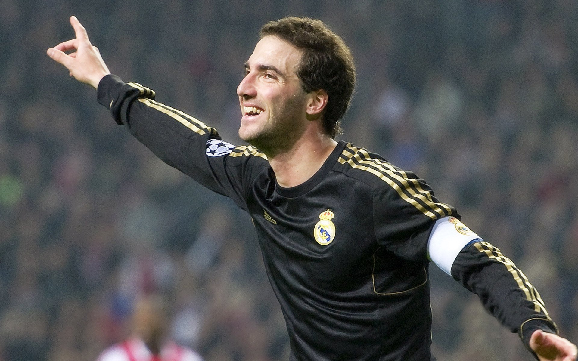 水球赛中希腊门将高接抵挡，希腊足球水平