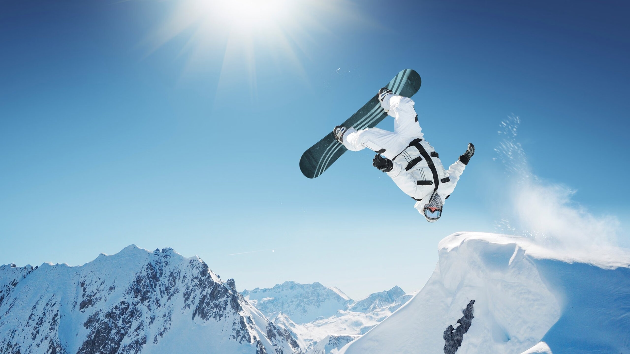 _极地雪地赛车：冰天雪地中的极速狂飙_，北极雪地车